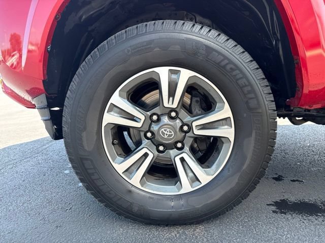 Used 2017 Toyota Tacoma TRD Sport w/ Tow Package (A/T) AWD/4WD image 11