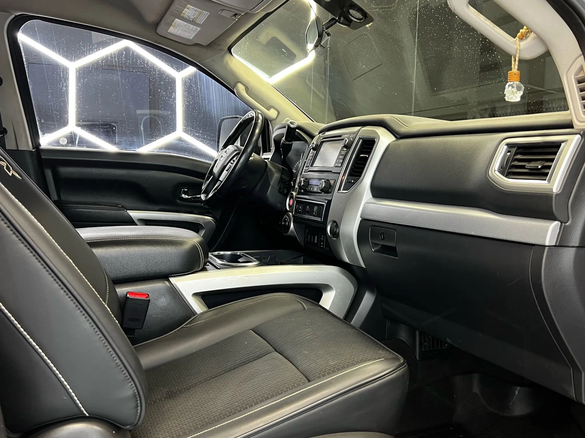 Used 2017 Nissan Titan PRO-4X AWD/4WD image 25