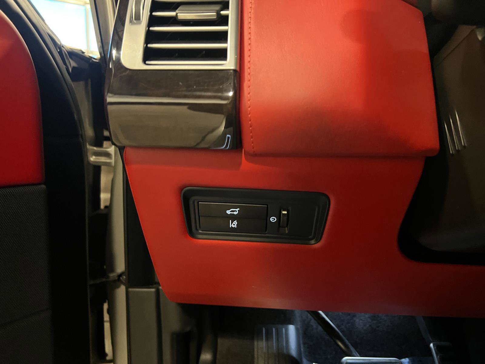 Used 2015 Land Rover Range Rover Autobiography image 15