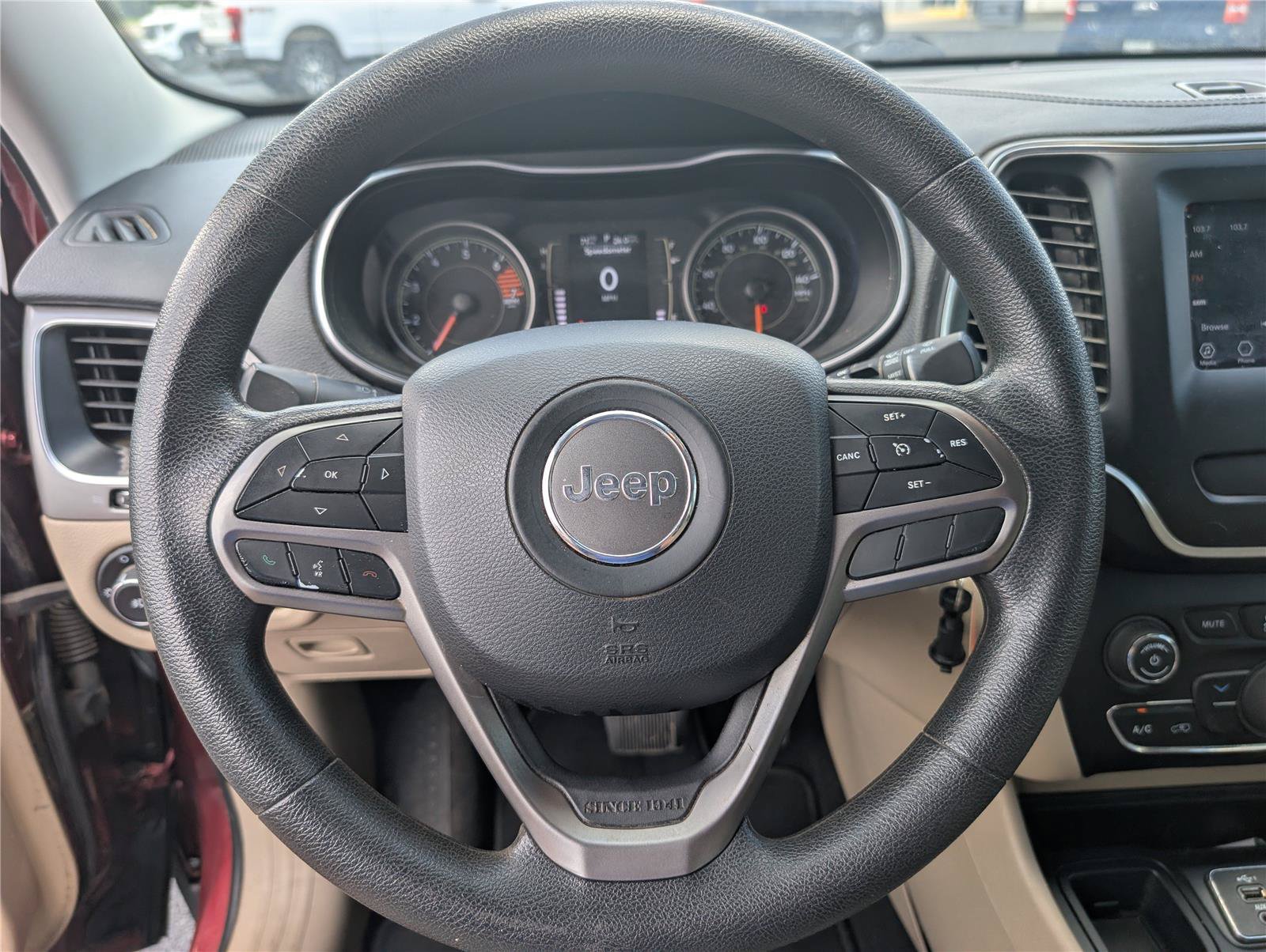 Used 2019 Jeep Cherokee Latitude w/ Popular Appearance Group FWD image 19