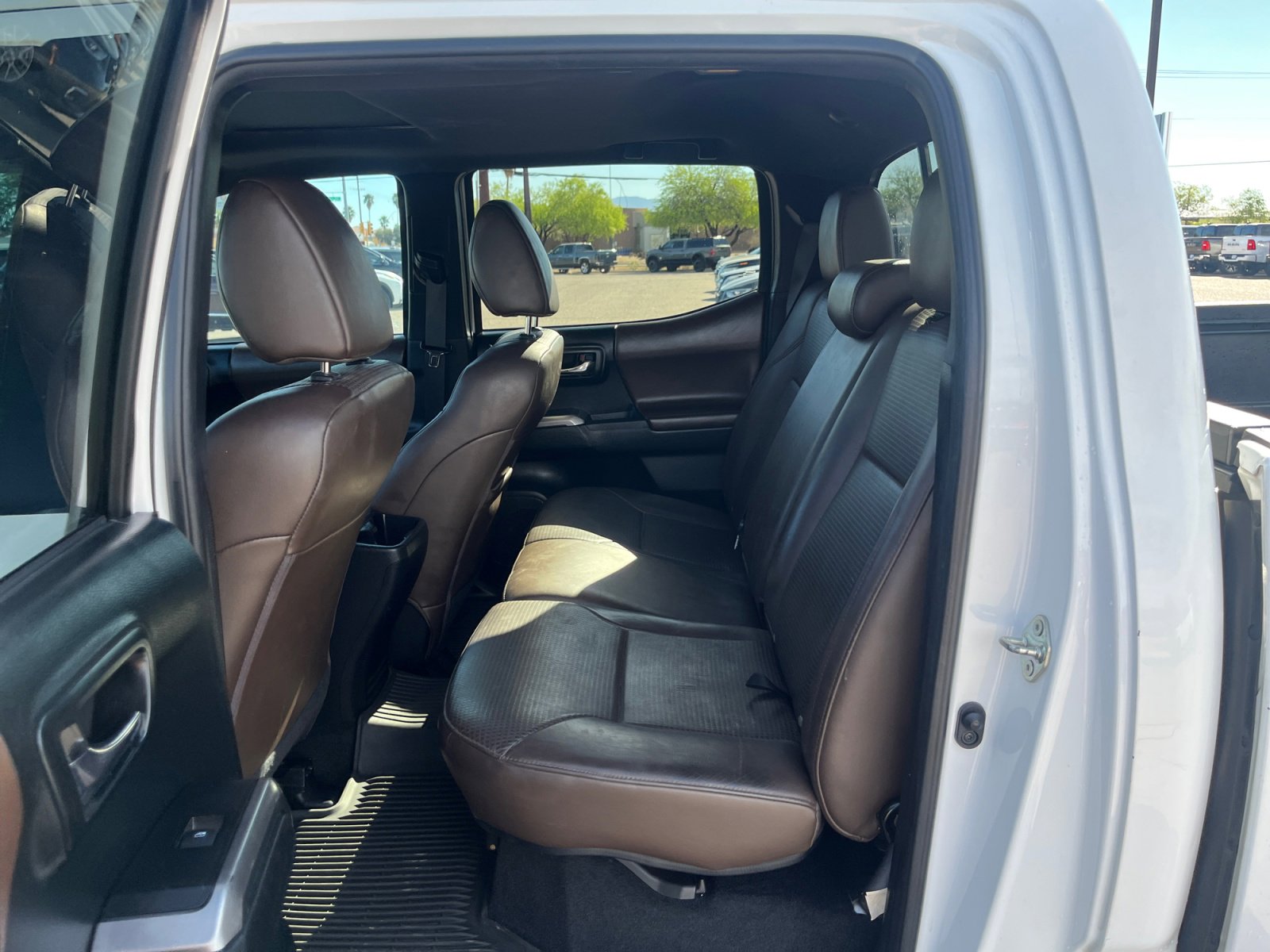Used 2017 Toyota Tacoma Limited image 17