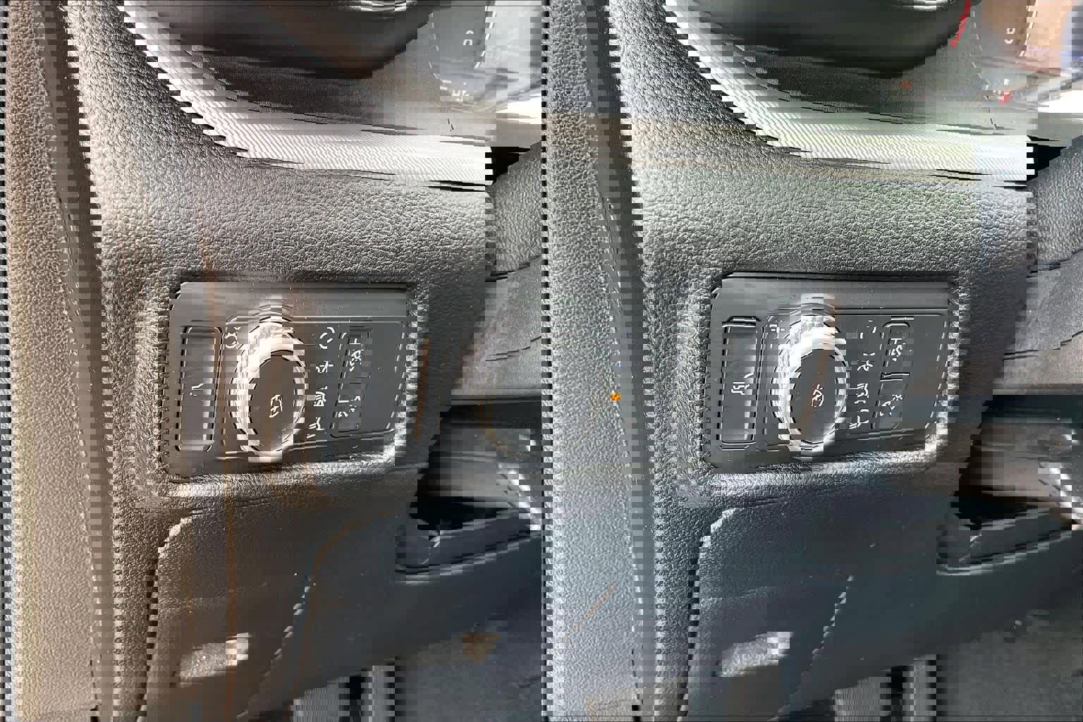 Used 2022 Ford Explorer XLT w/ Equipment Group 202A image 14