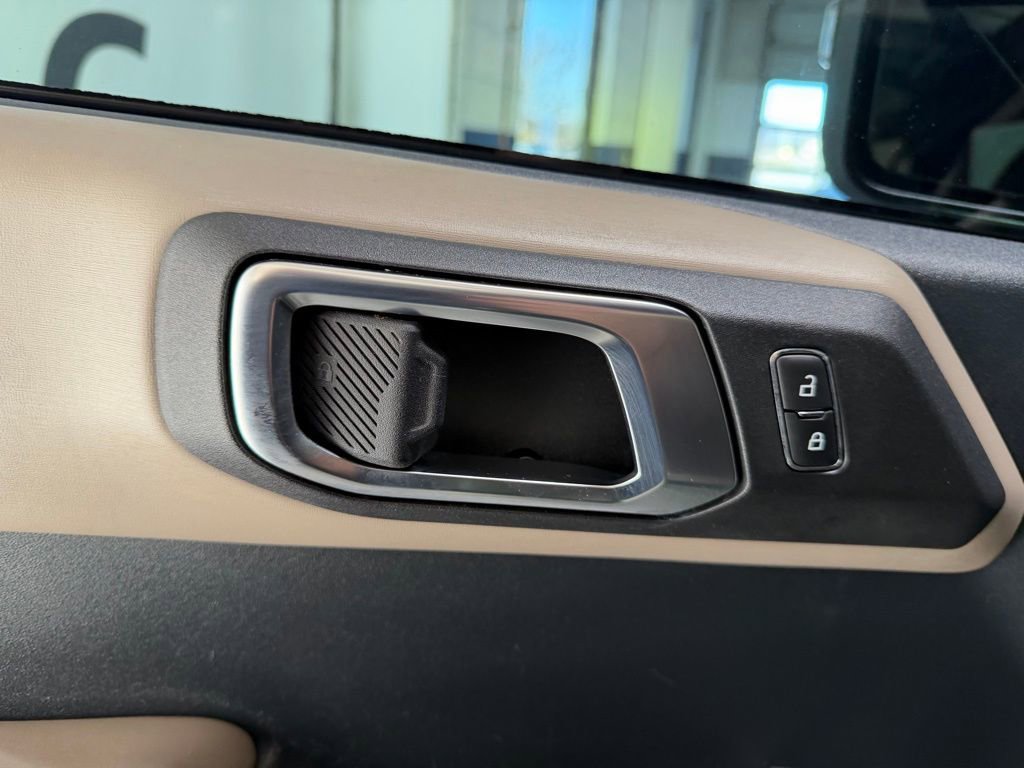 Used 2023 Ford Bronco Wildtrak image 14