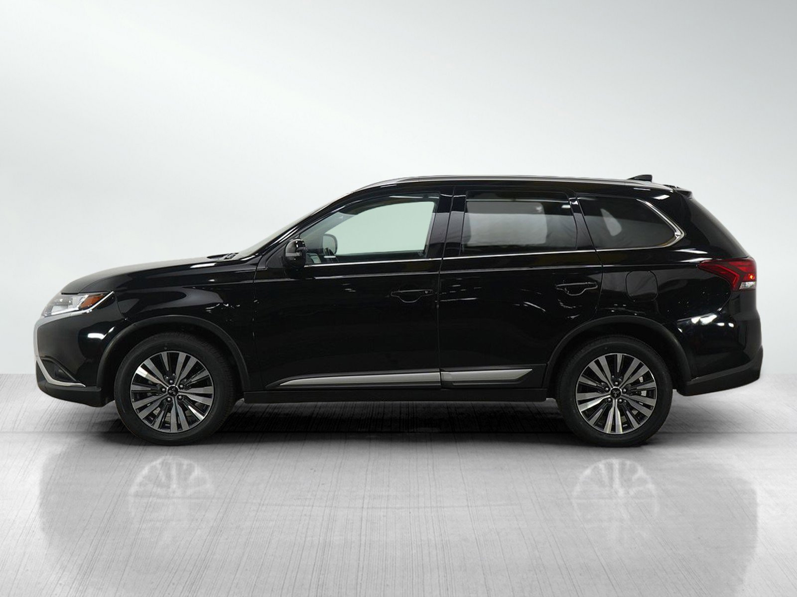 Used 2020 Mitsubishi Outlander SEL image 2