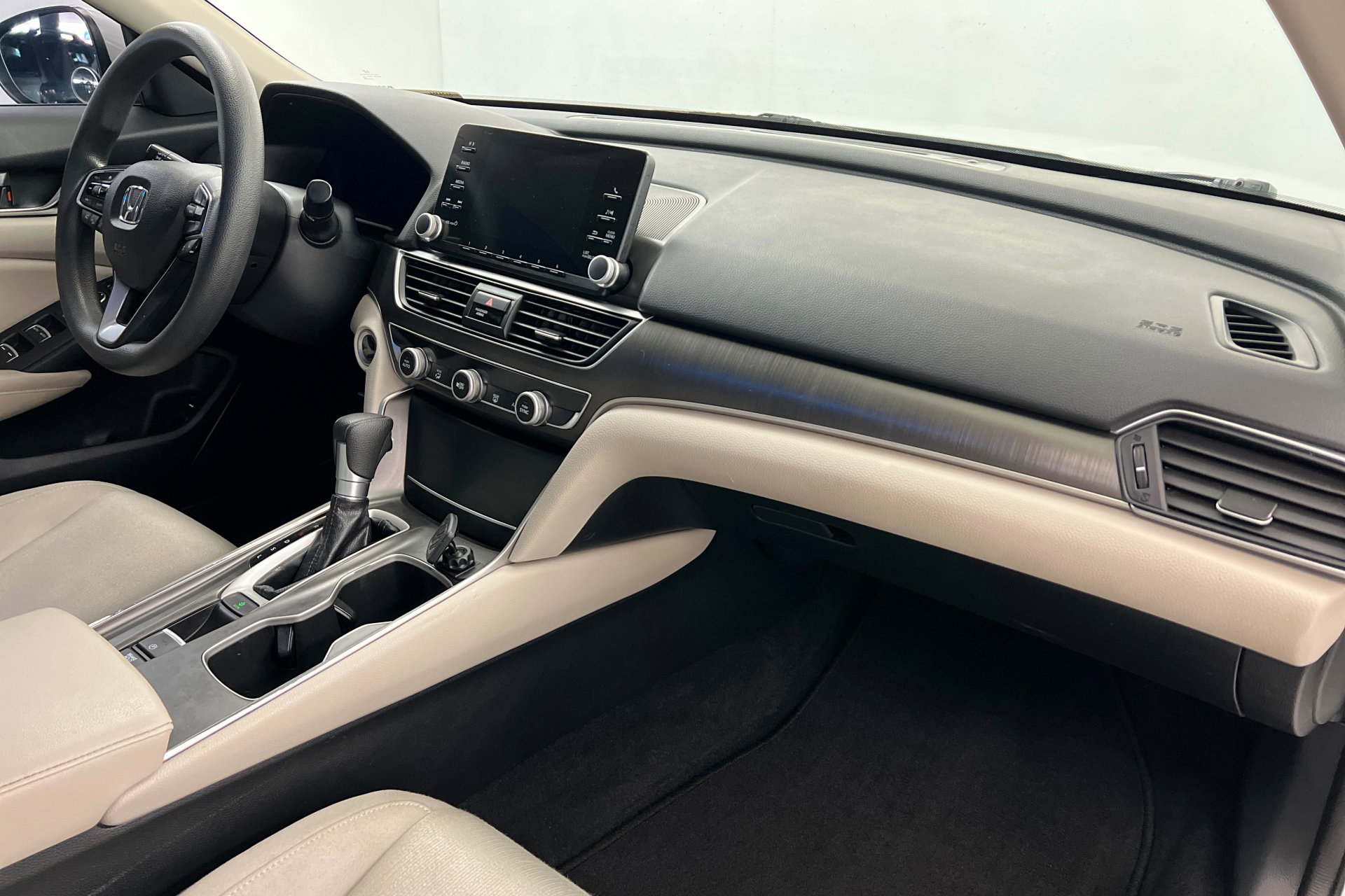 Used 2018 Honda Accord LX image 23