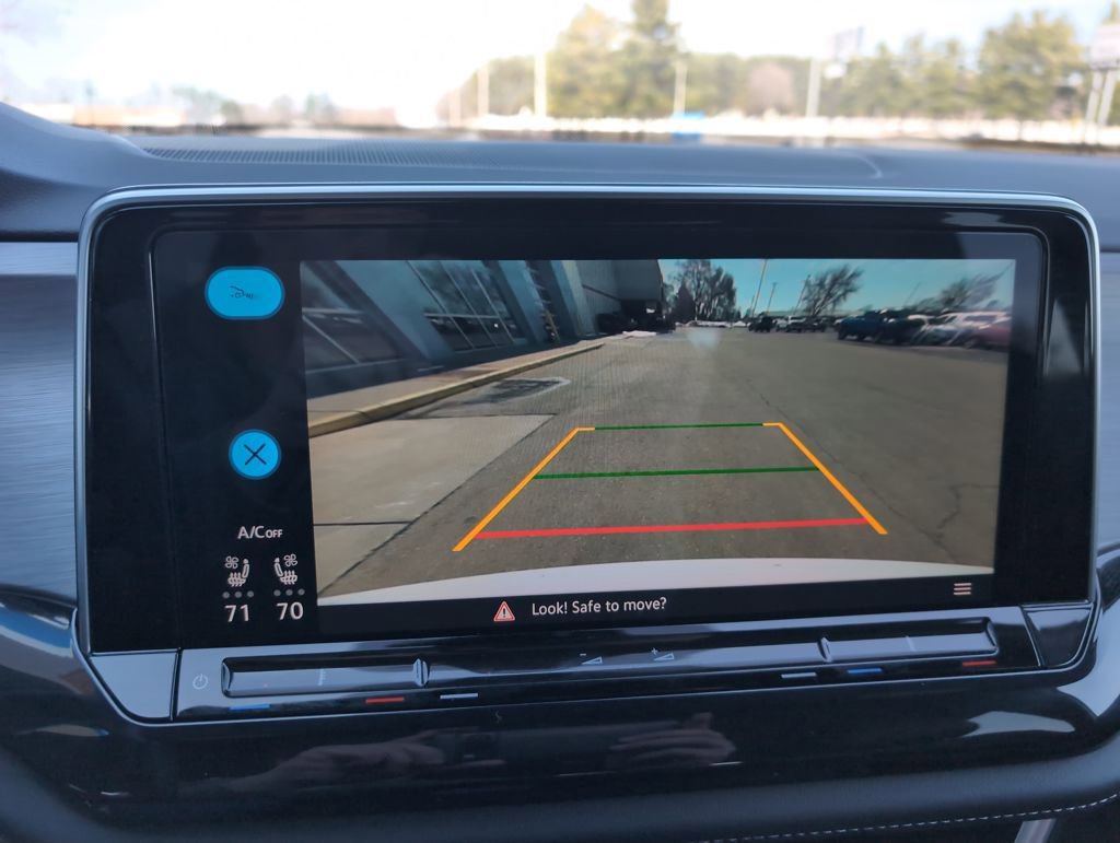 Used 2025 Volkswagen Atlas Cross Sport SE image 21