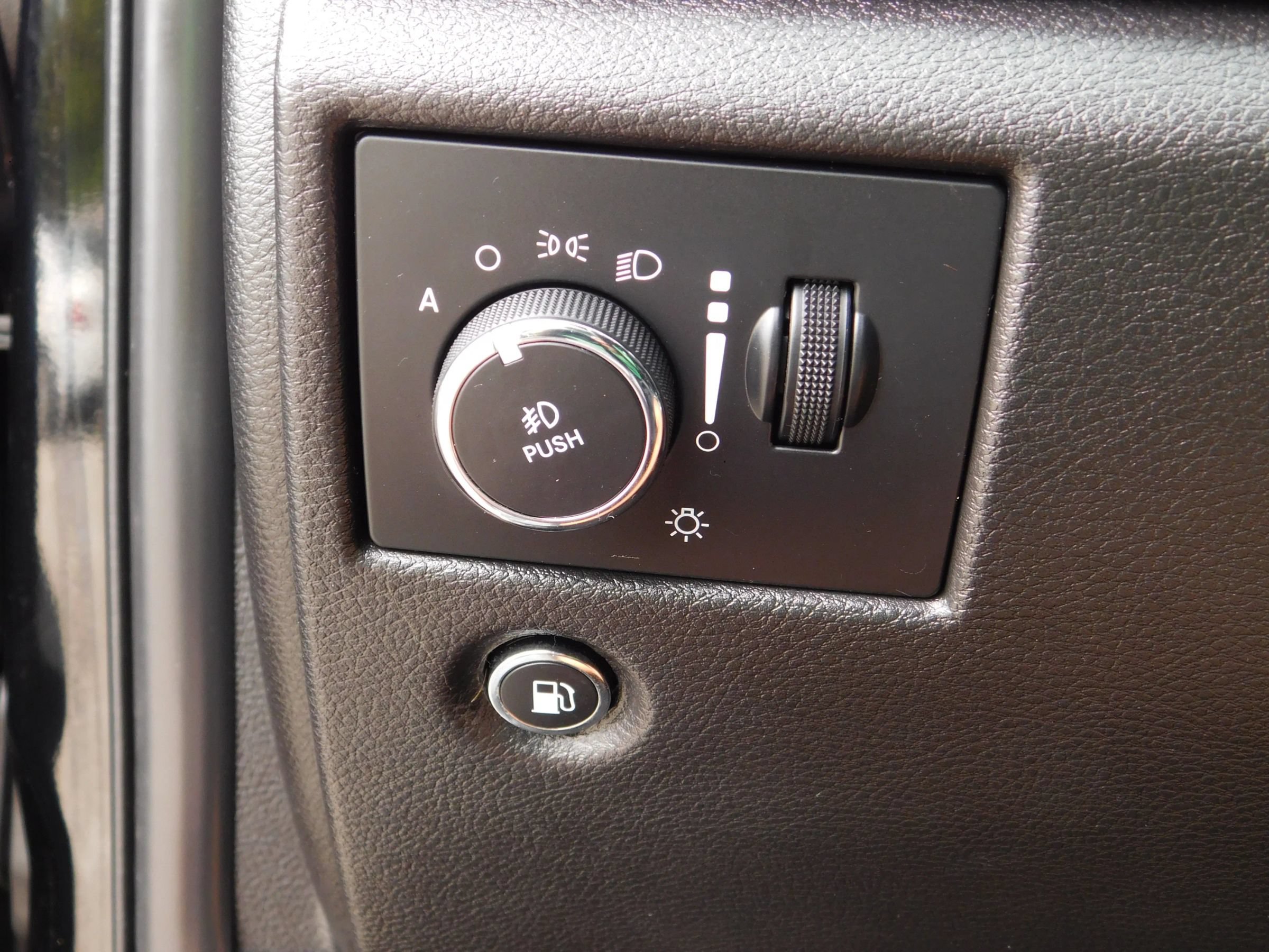 Used 2021 Jeep Grand Cherokee Laredo AWD/4WD image 25