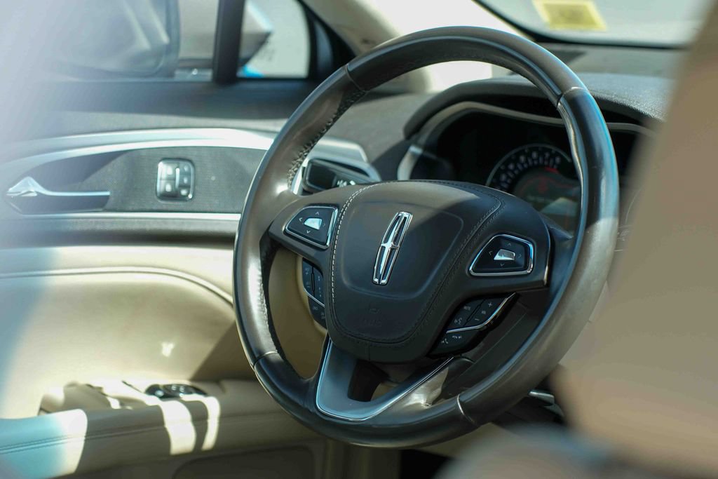 Used 2020 Lincoln MKZ FWD image 20