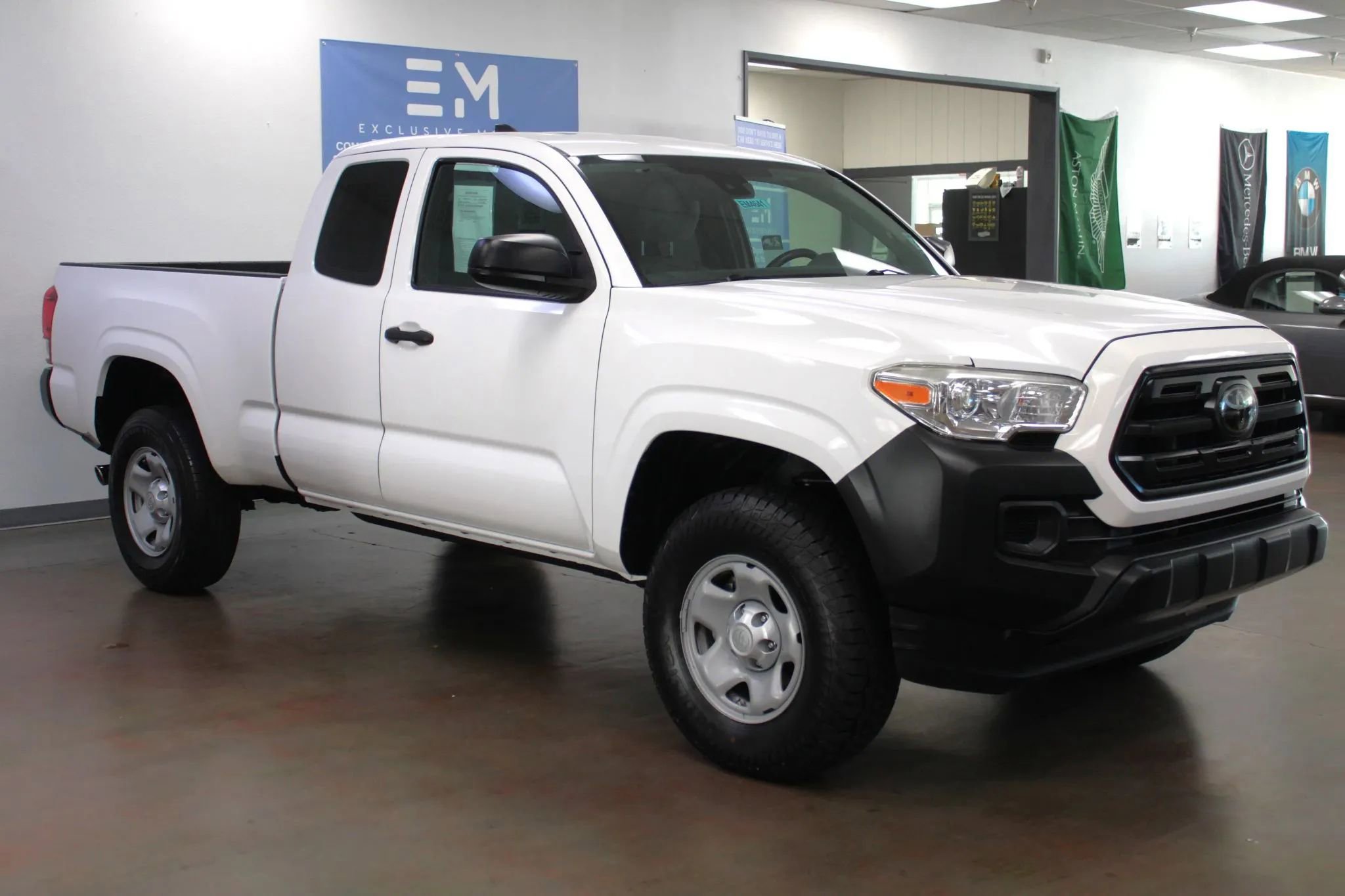 Used 2022 Toyota Tacoma SR image 4