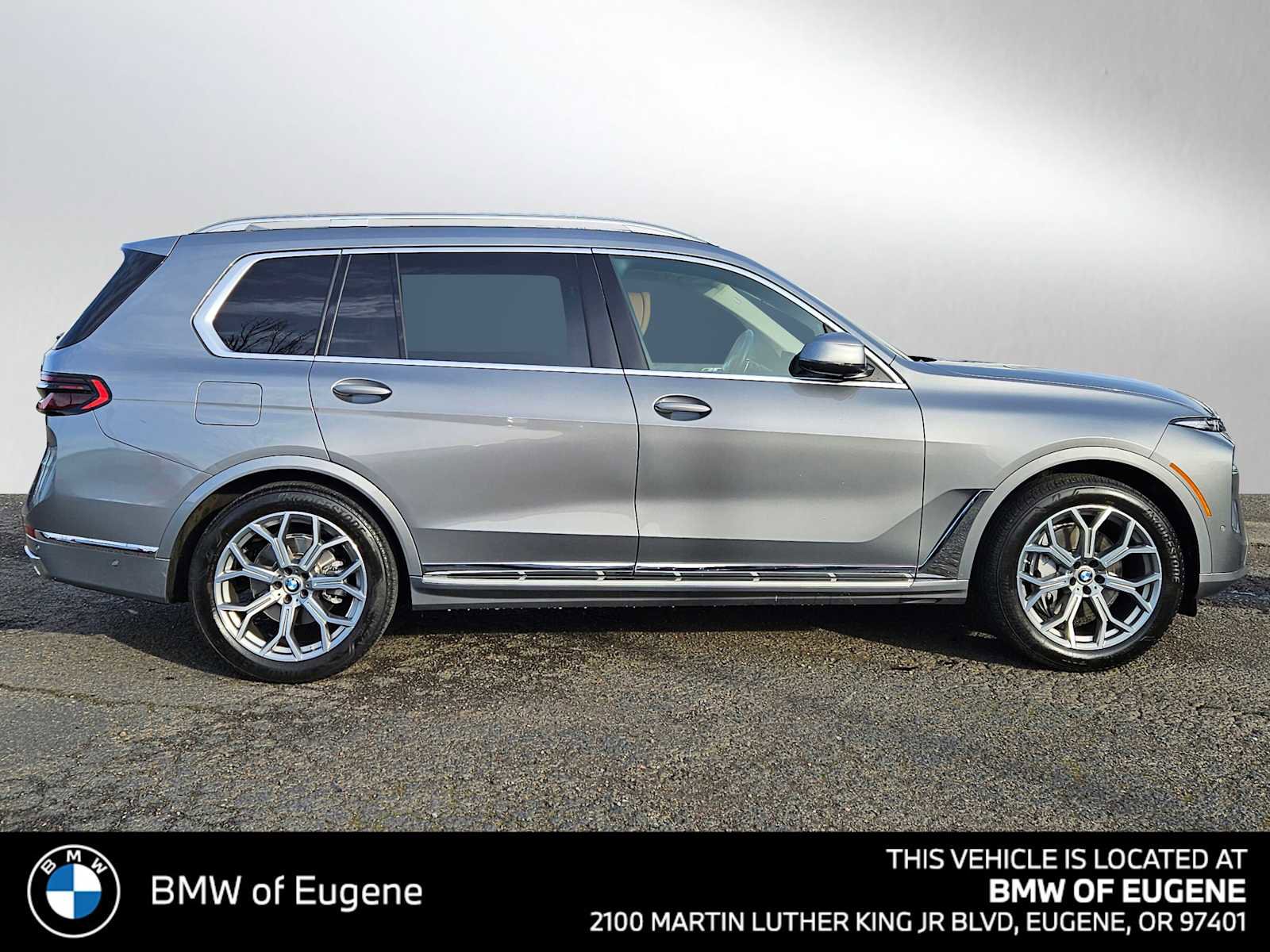 Used 2023 BMW X7 xDrive40i w/ Parking Assistance Package image 2