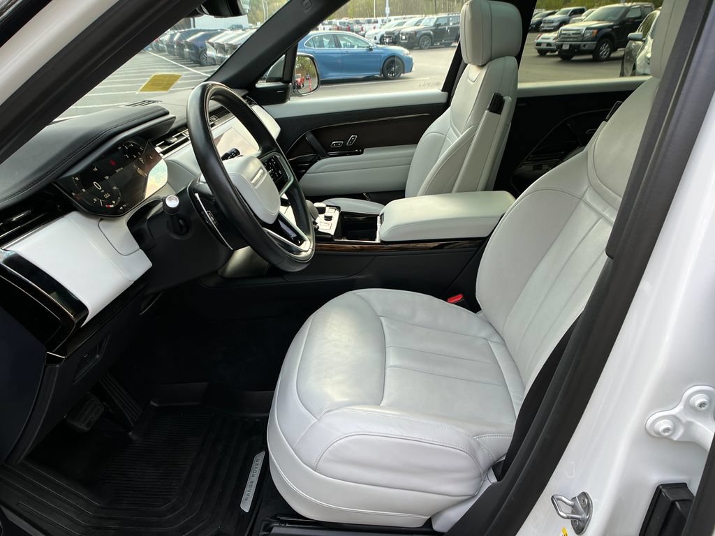 Used 2023 Land Rover Range Rover Sport SE AWD/4WD image 9