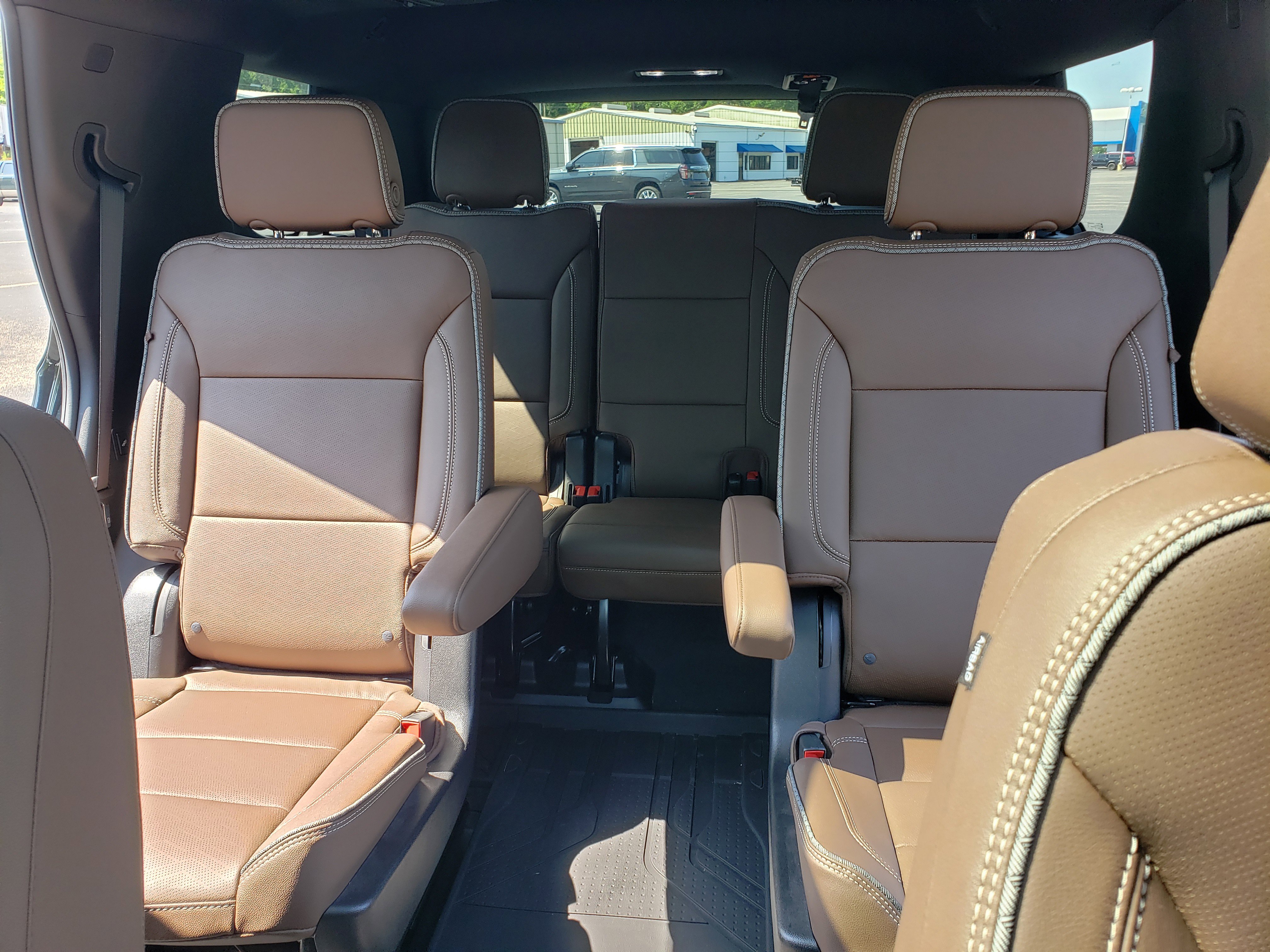 Used 2024 Chevrolet Tahoe High Country RWD image 32