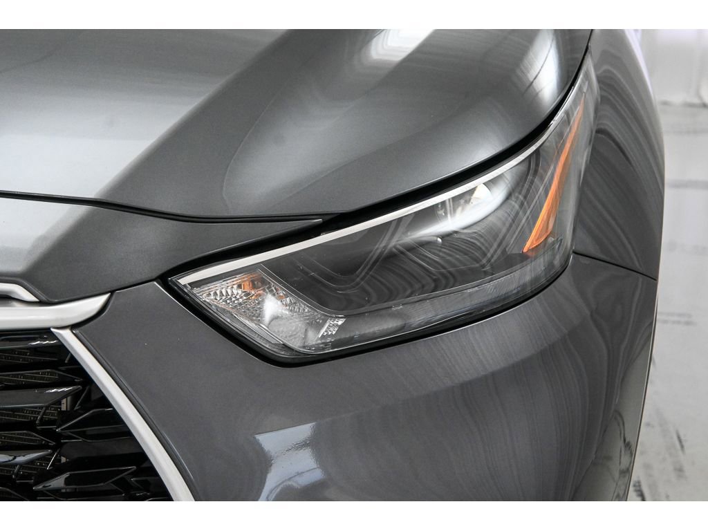 Used 2023 Toyota Highlander XLE image 25