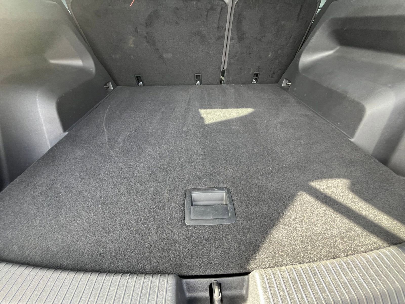 Used 2025 Volkswagen Atlas Cross Sport SE image 31