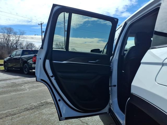 Certified 2023 Jeep Grand Cherokee Limited image 13