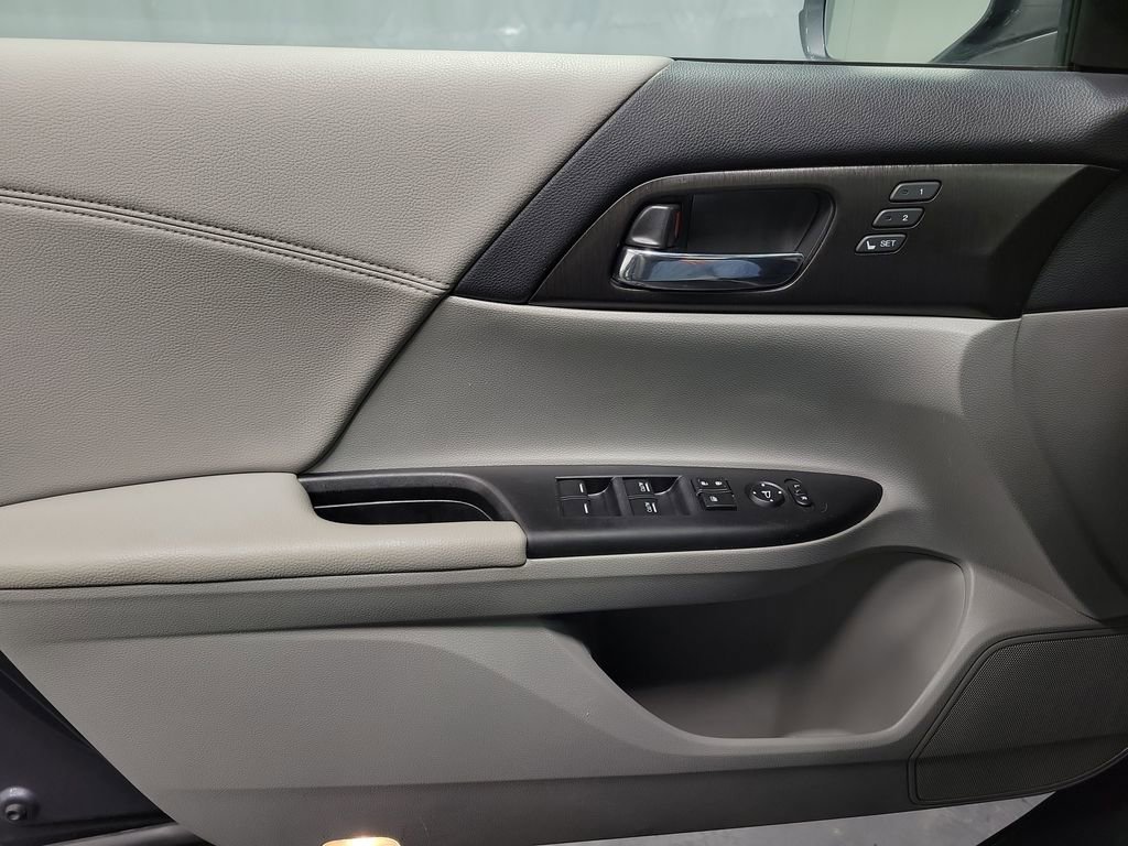Used 2013 Honda Accord Touring image 24