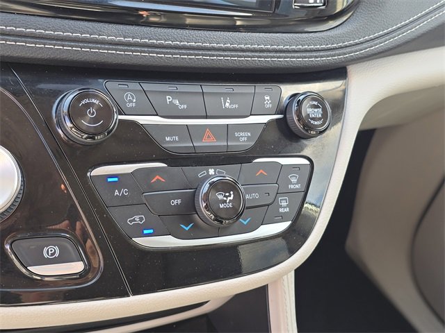 Used 2024 Chrysler Pacifica Limited image 29