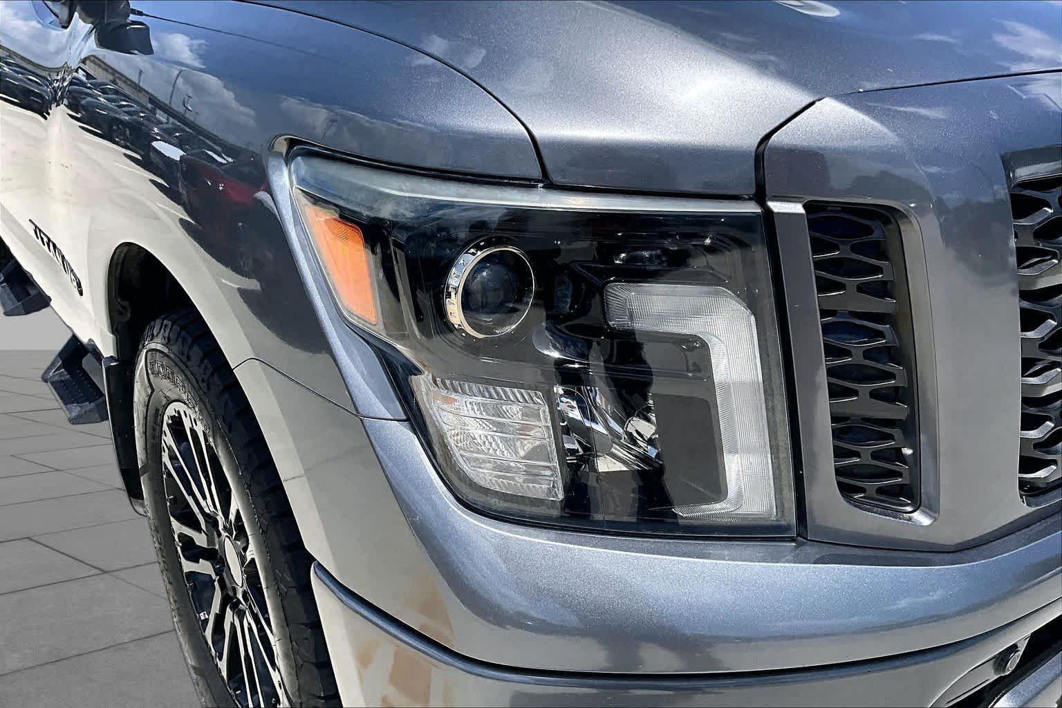 Used 2019 Nissan Titan SV w/ SV Convenience Package AWD/4WD image 26