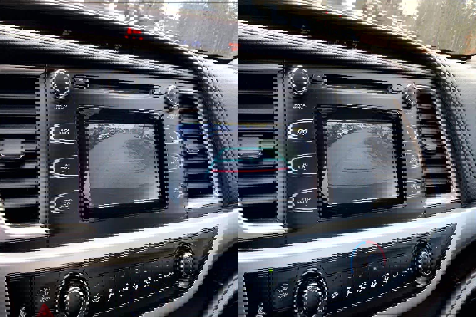 Used 2018 Toyota Highlander LE image 28