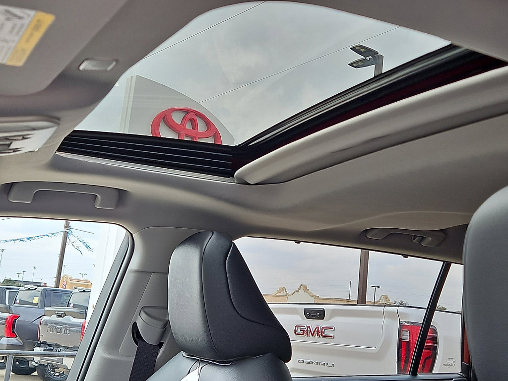 Certified 2026 Toyota Highlander XLE image 12