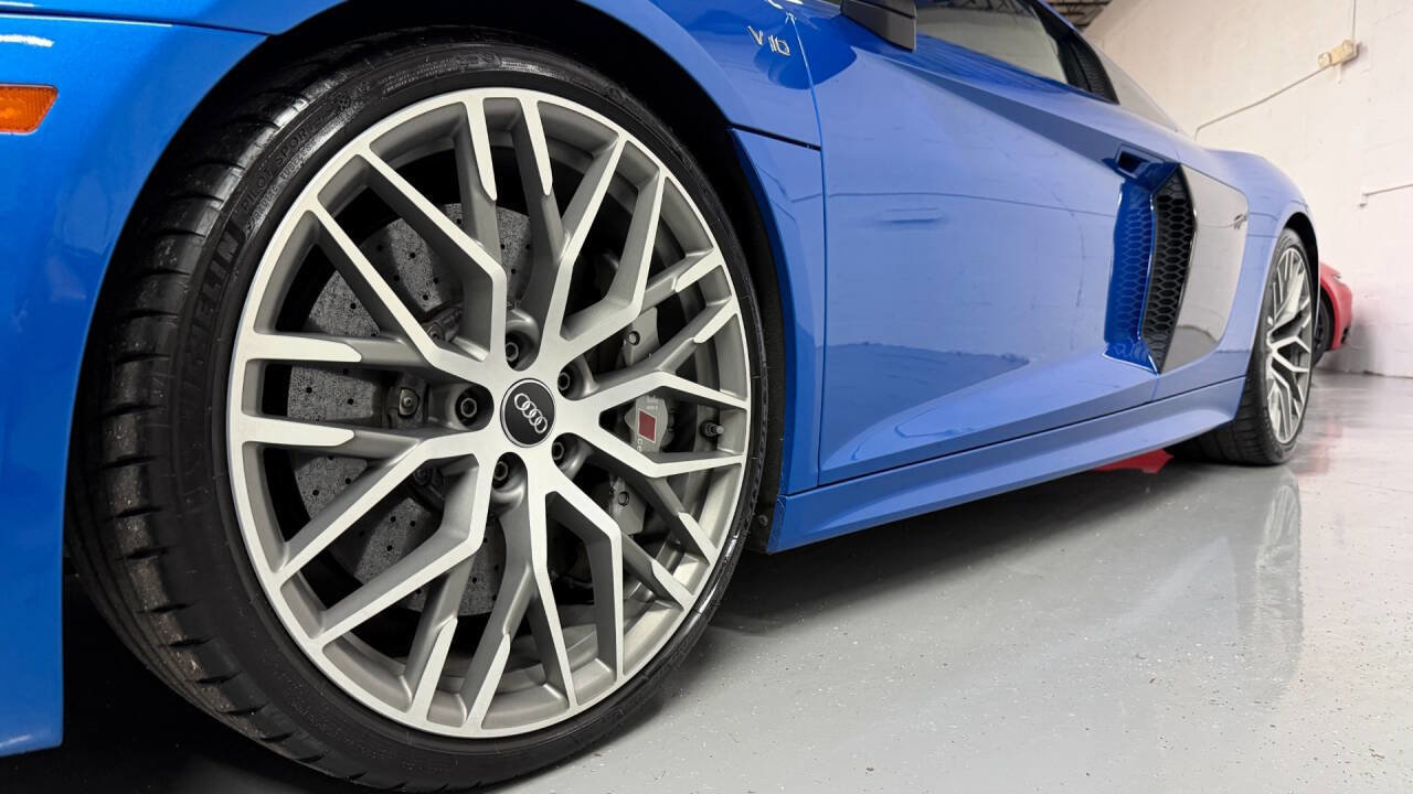 Used 2017 Audi R8 V10 plus w/ Full Leather Package image 32