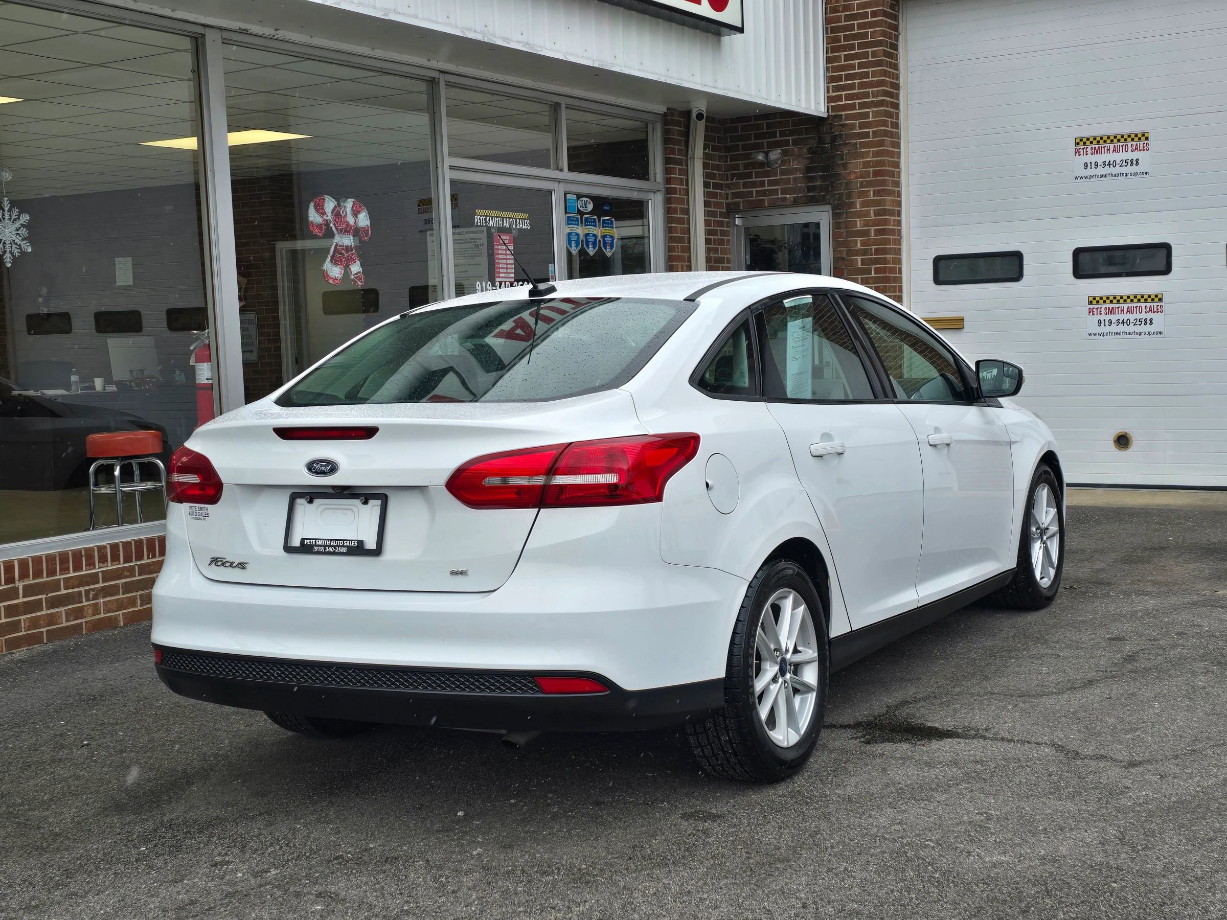 Used 2017 Ford Focus SE image 8