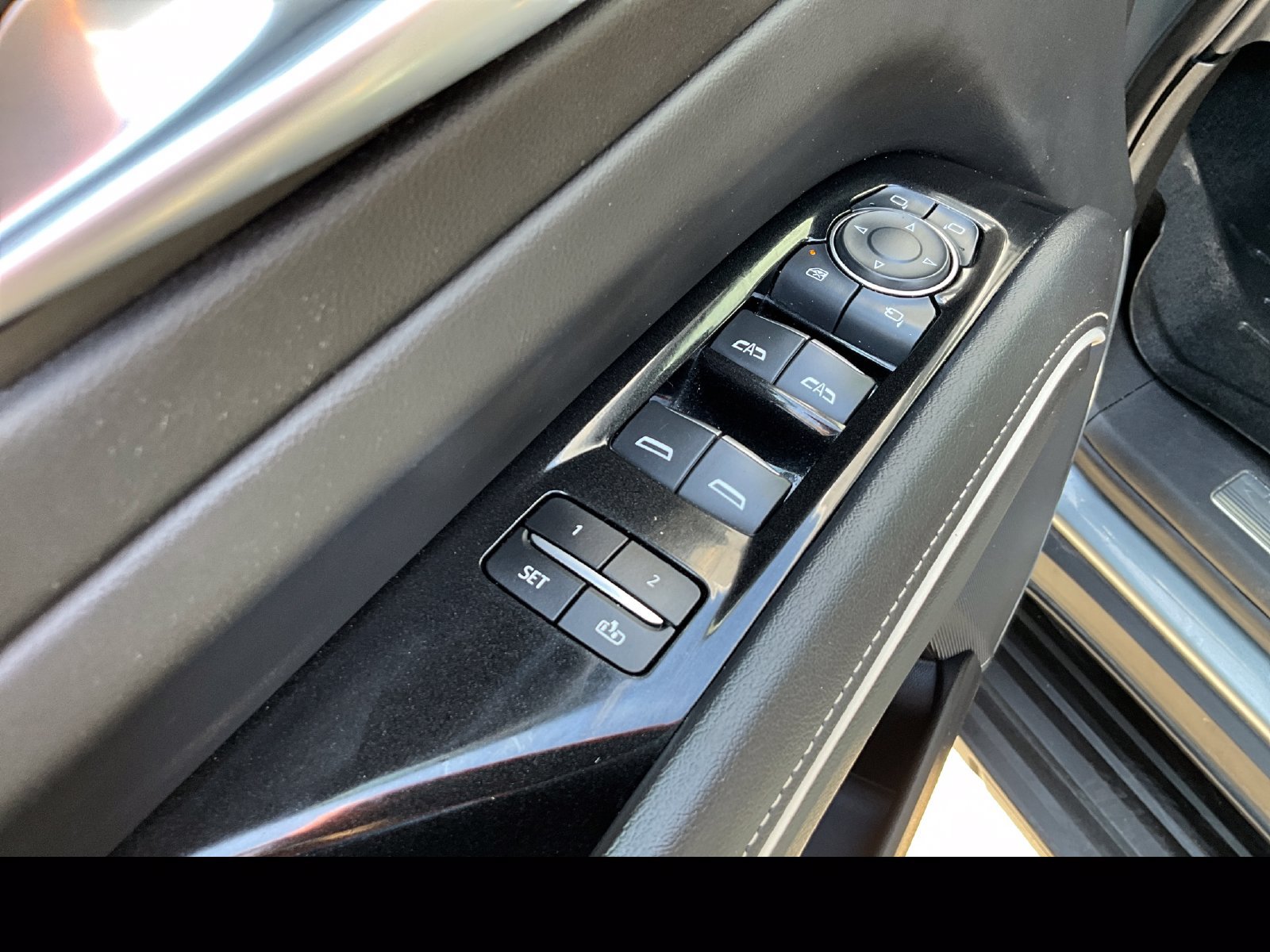 Used 2023 Cadillac Escalade ESV Premium Luxury w/ LPO, Radiant Package AWD/4WD image 25