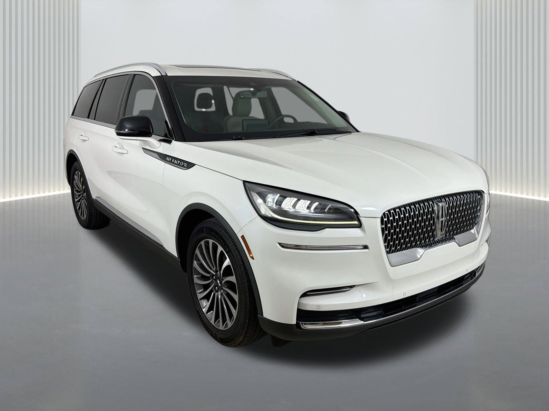 Used 2023 Lincoln Aviator 2WD w/ Premium Package image 7