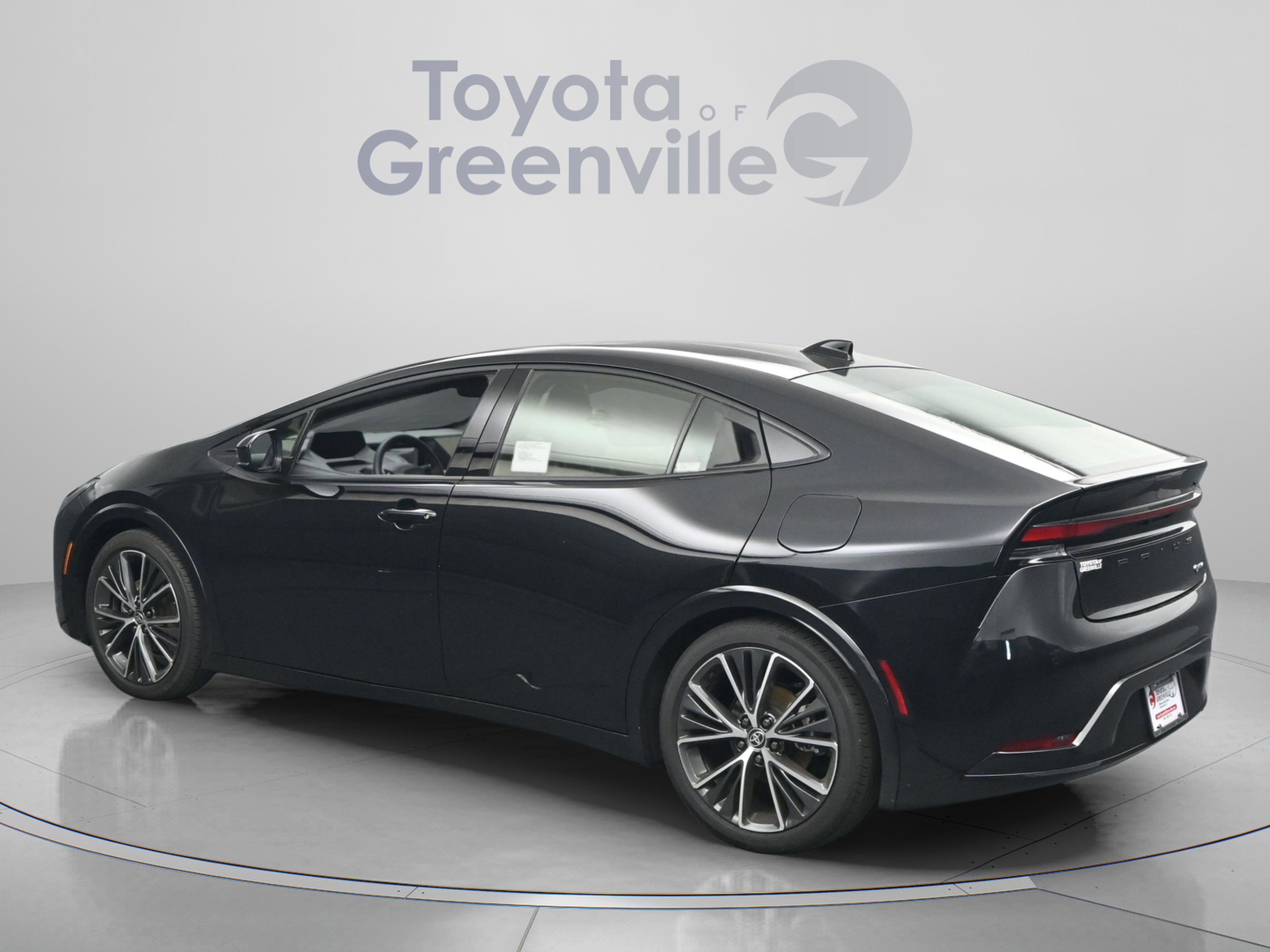 Used 2025 Toyota Prius XLE FWD image 8