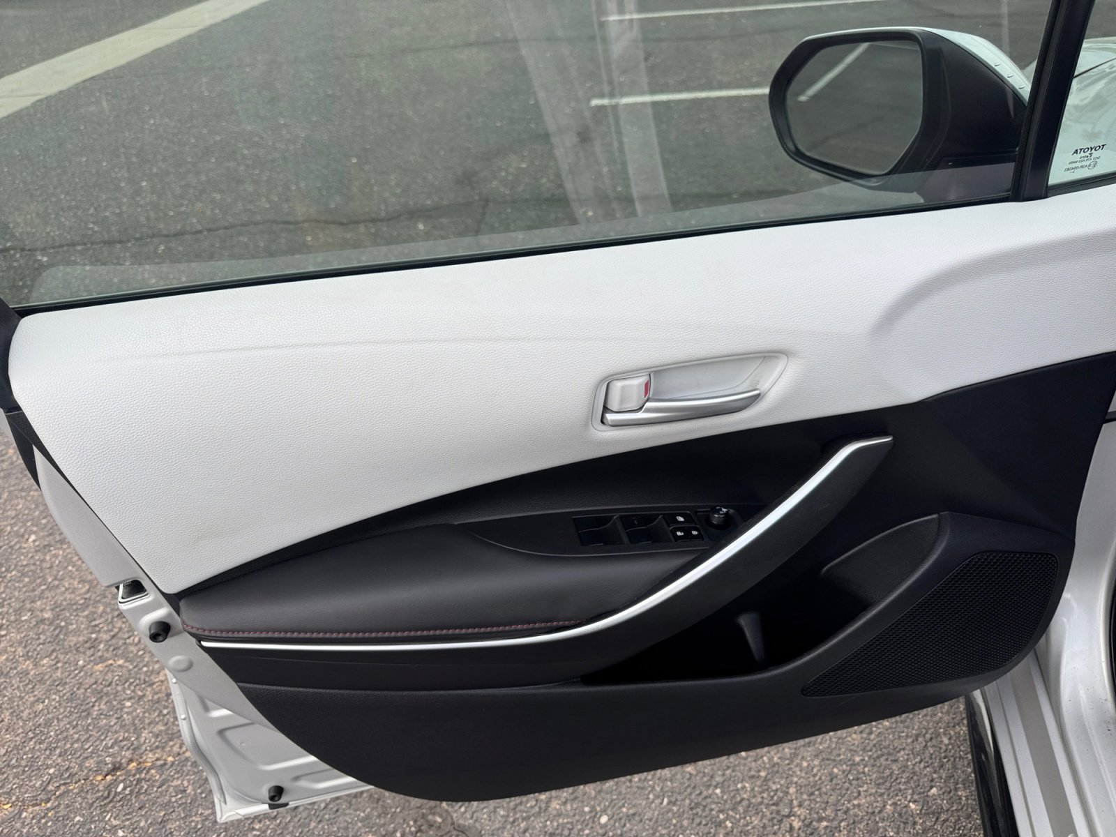 Used 2023 Toyota Corolla SE image 13