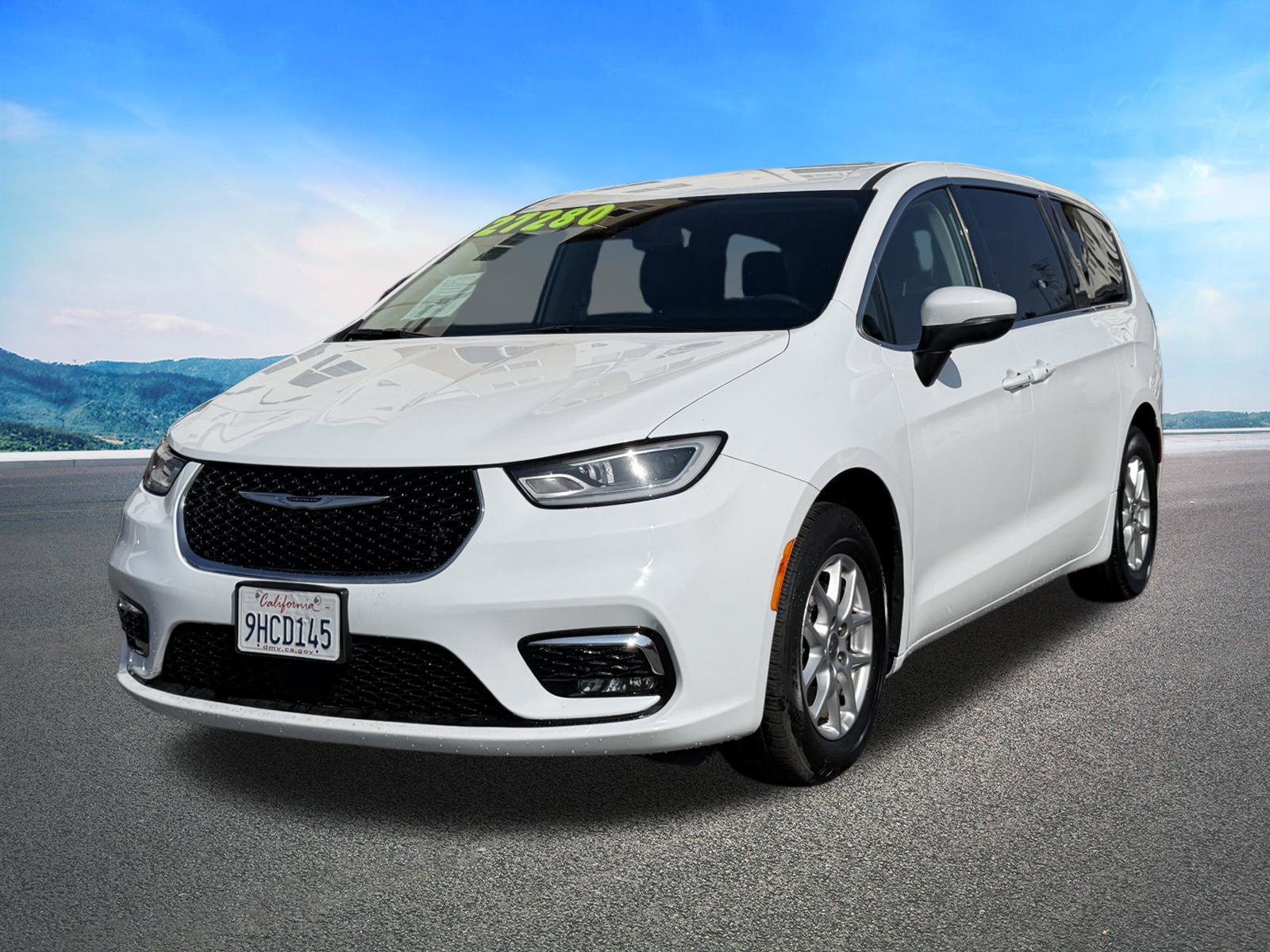 Certified 2023 Chrysler Pacifica Touring-L FWD image 4