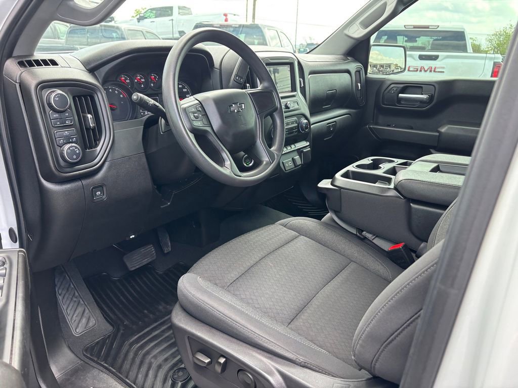 Used 2024 Chevrolet Silverado 1500 Custom w/ Dark Appearance Package AWD/4WD image 8