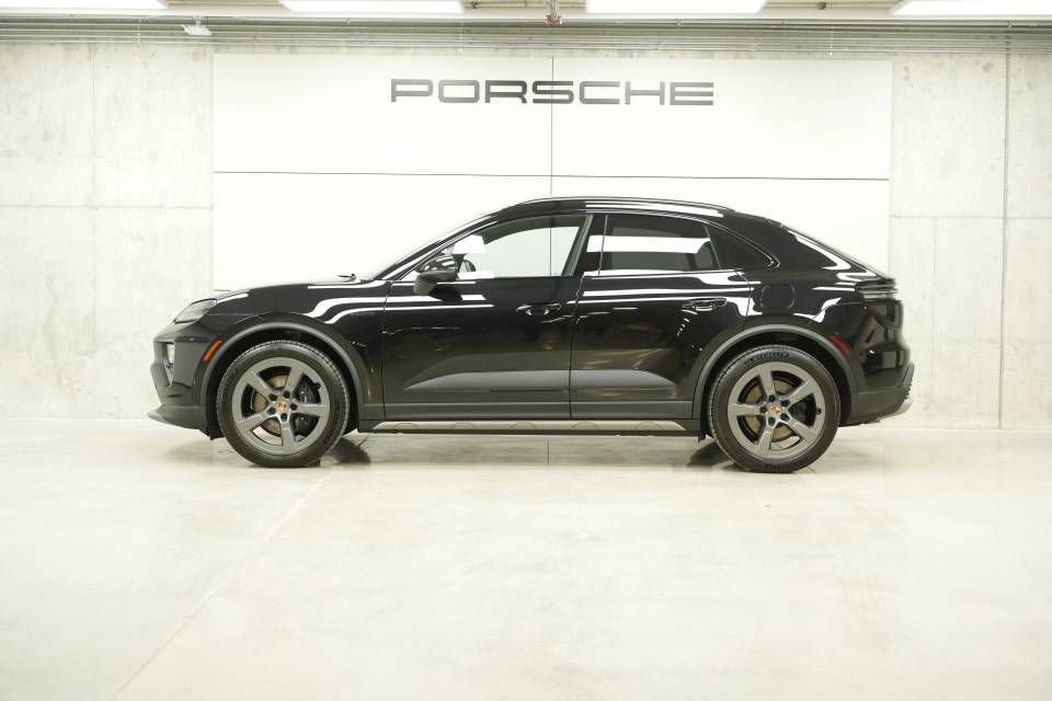 New 2026 Porsche Macan 4 Electric AWD/4WD image 2