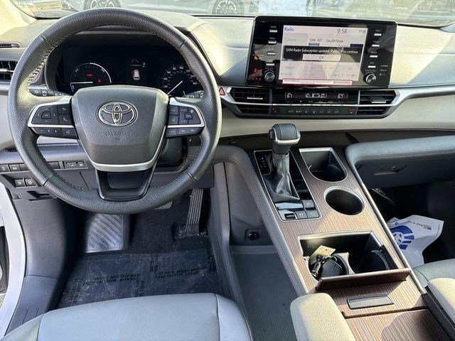 Used 2024 Toyota Sienna XLE image 18