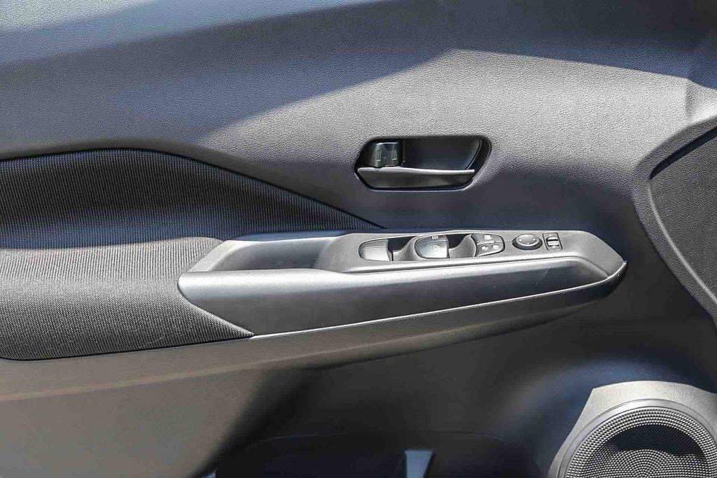 New 2025 Nissan Kicks Play S image 20