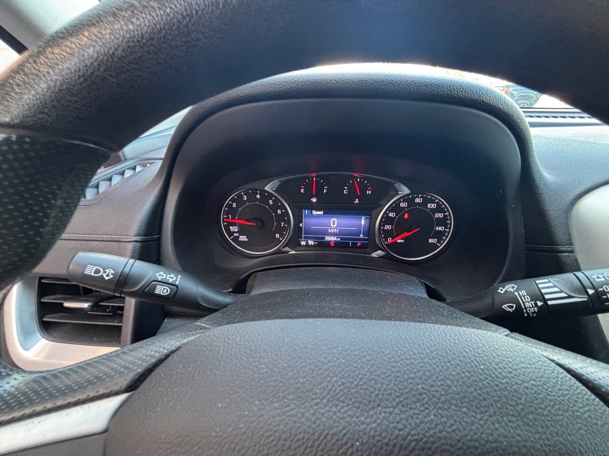 Used 2022 GMC Terrain SLE image 9