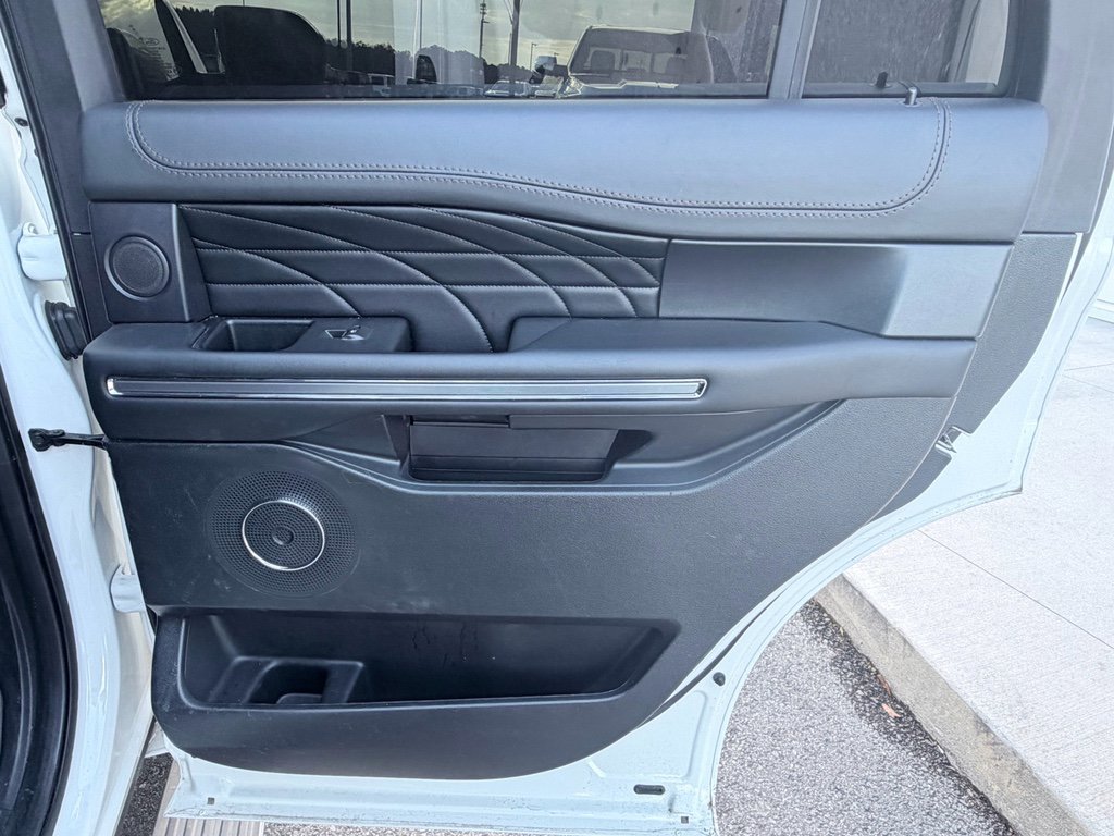 Used 2021 Ford Expedition Platinum image 30