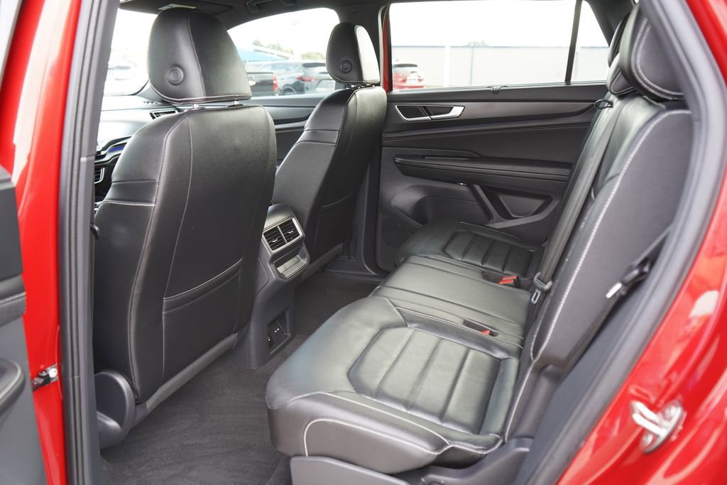 Used 2025 Volkswagen Atlas Cross Sport SEL R-Line image 29