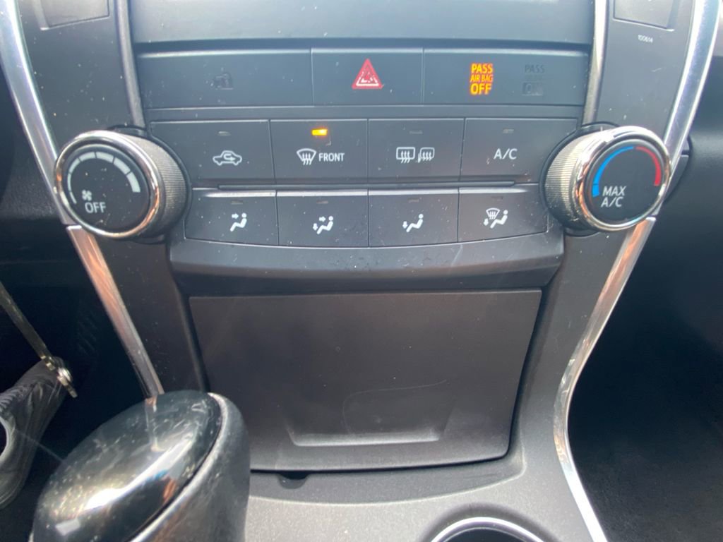 Used 2016 Toyota Camry LE image 30
