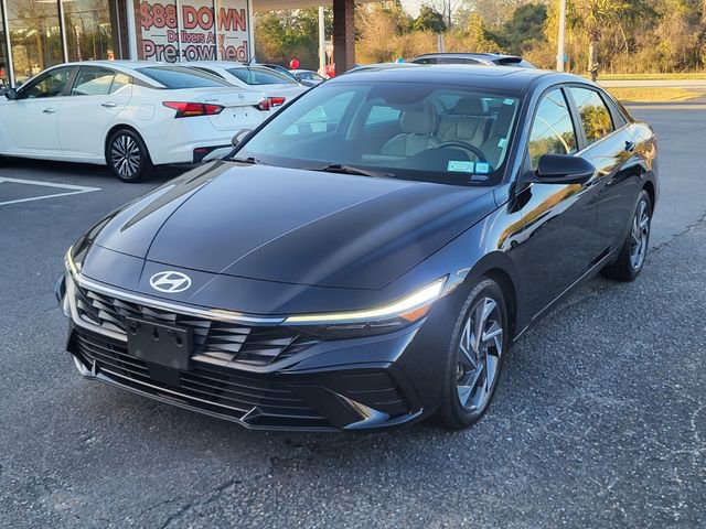 Used 2025 Hyundai Elantra Limited image 6
