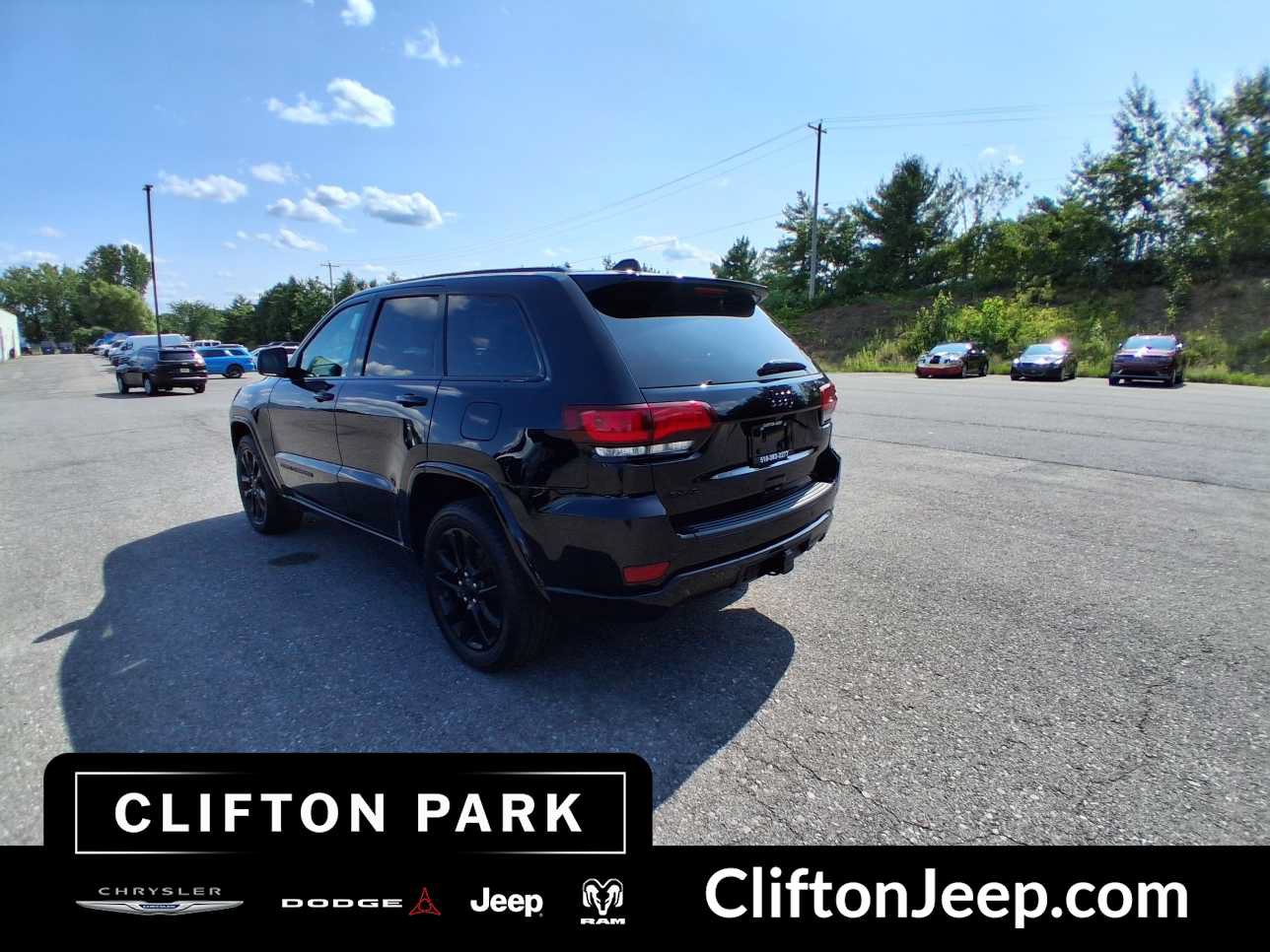Used 2021 Jeep Grand Cherokee Laredo X AWD/4WD image 8