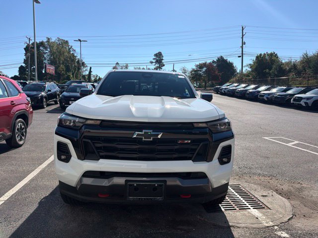 Used 2025 Chevrolet Colorado Z71 AWD/4WD image 2