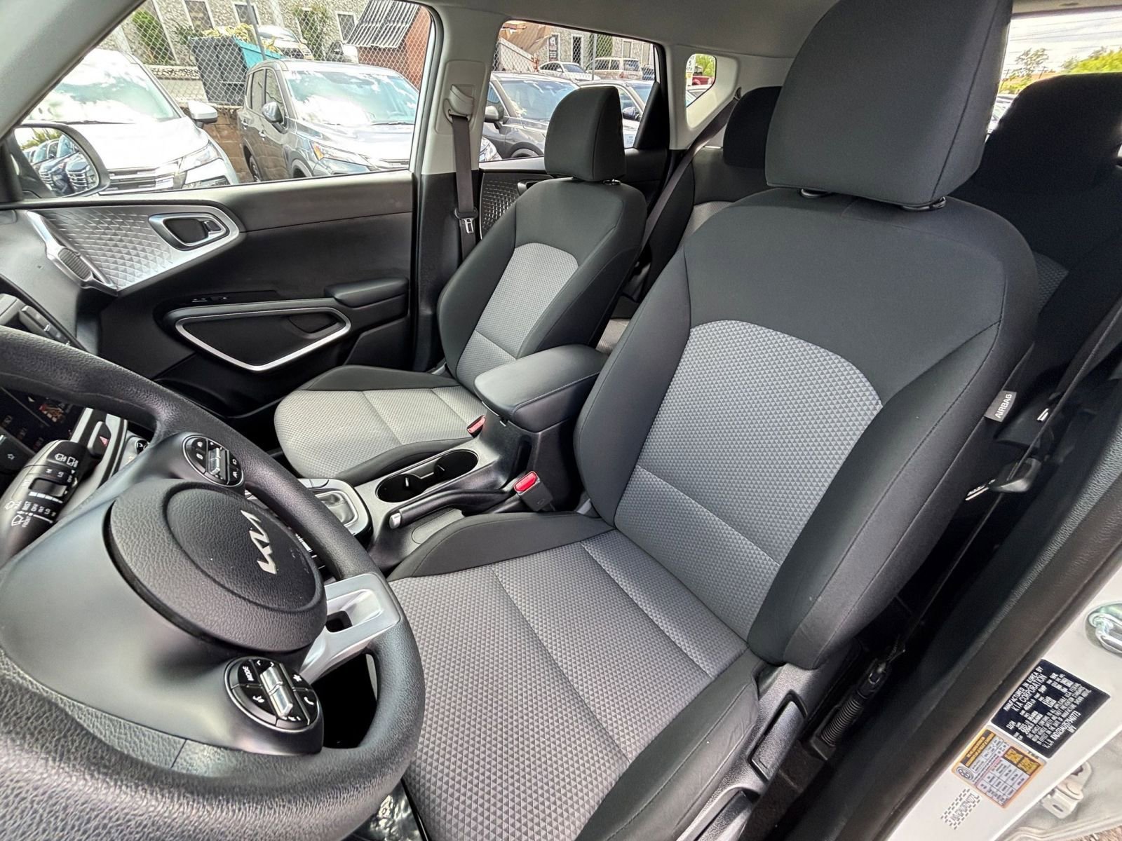Used 2025 Kia Soul LX w/ LX Technology Package FWD image 34