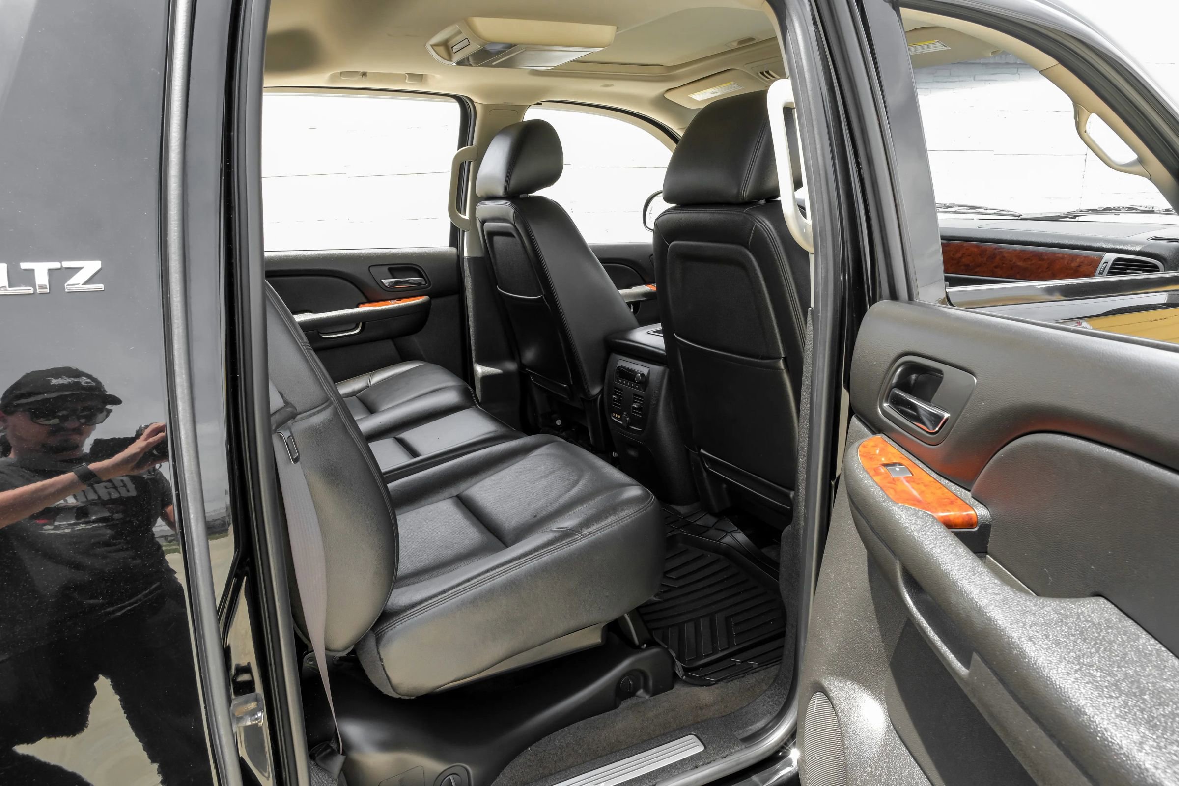 Used 2012 Chevrolet Avalanche LTZ RWD image 36
