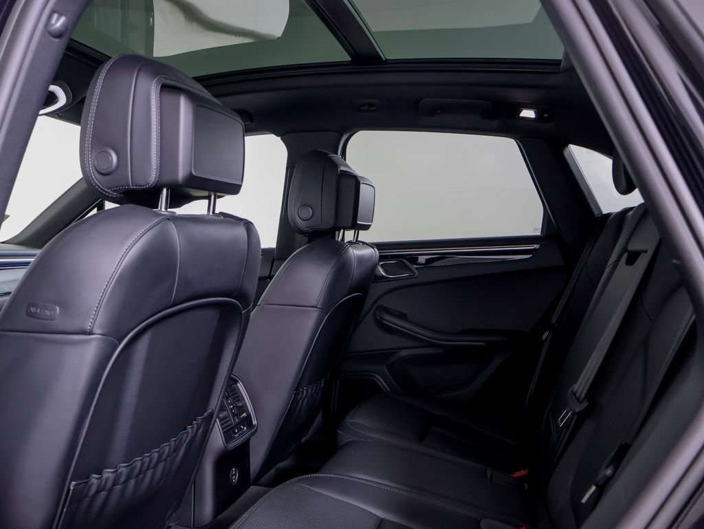 Certified 2023 Porsche Macan S AWD/4WD image 10