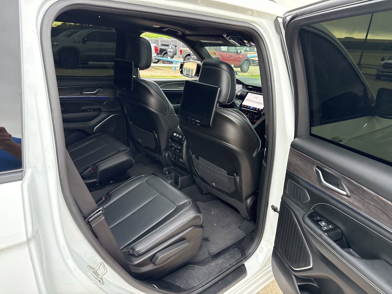 Used 2024 Jeep Grand Cherokee L Overland w/ Rear Seat Video Group I image 13