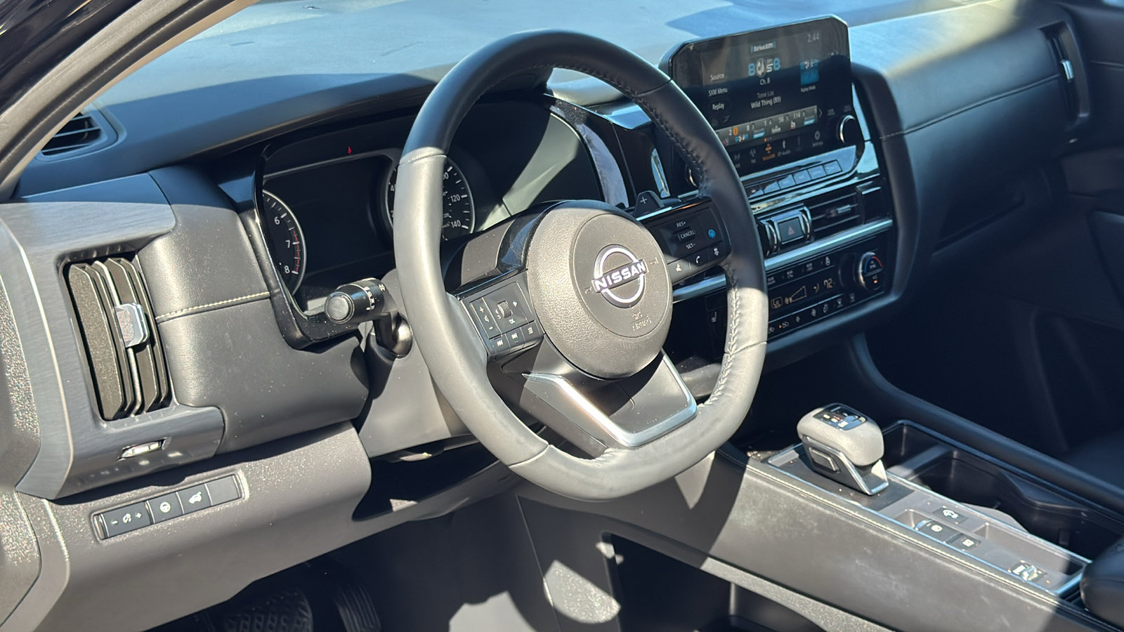 Used 2023 Nissan Pathfinder SL w/ Black Appearance Package image 10