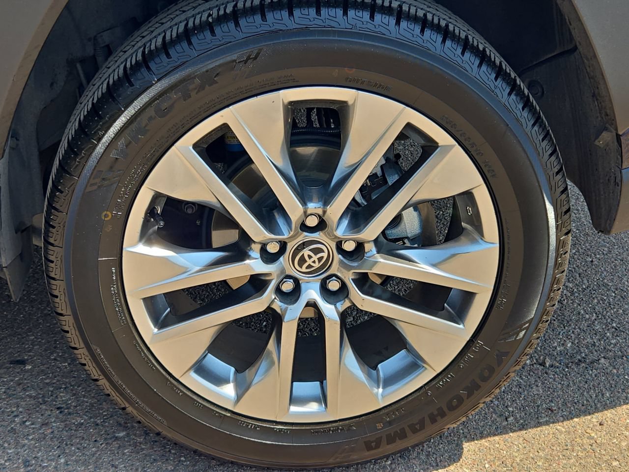 Used 2020 Toyota RAV4 Limited FWD image 34