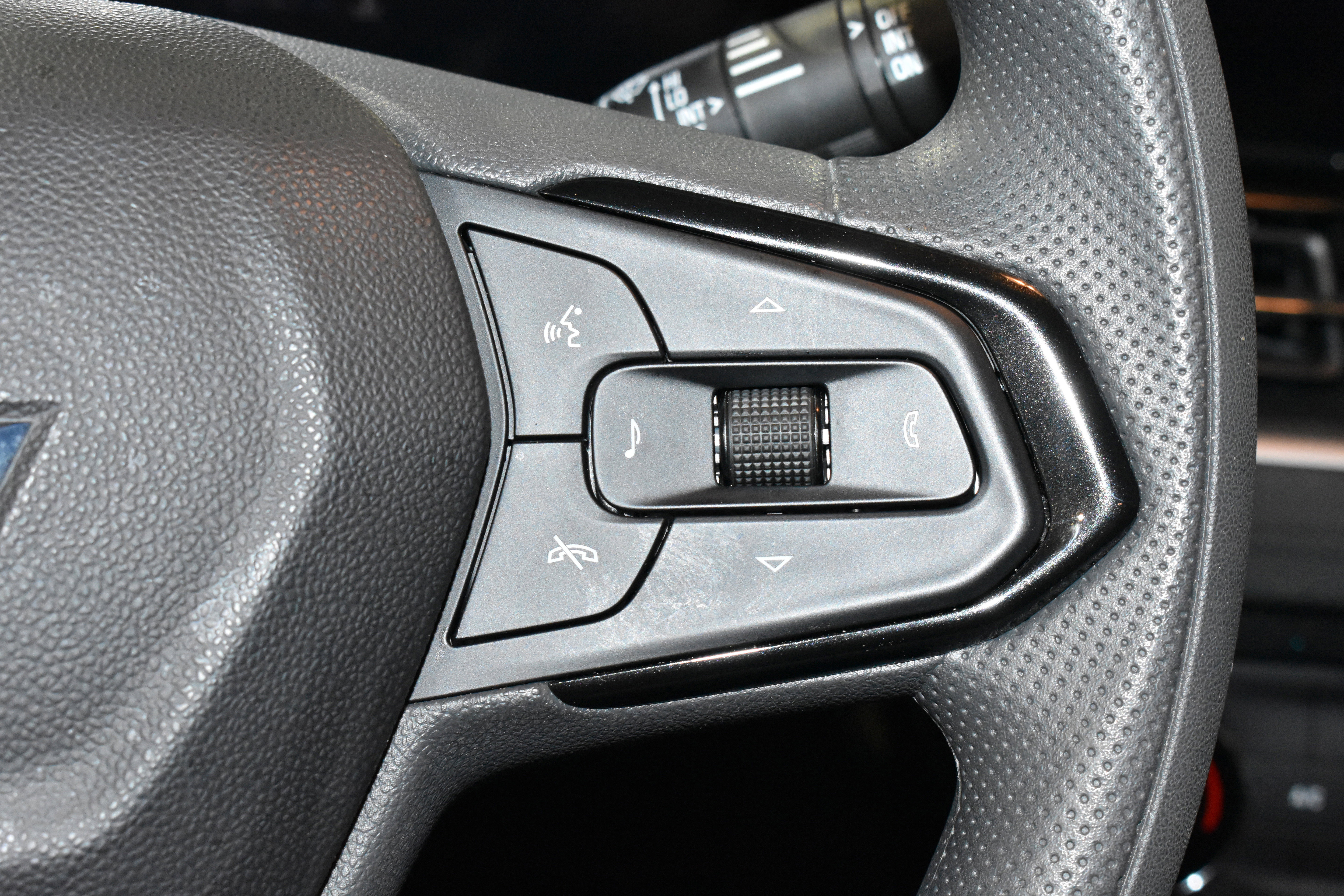 Used 2025 Chevrolet TrailBlazer LT w/ Driver Confidence Package image 13