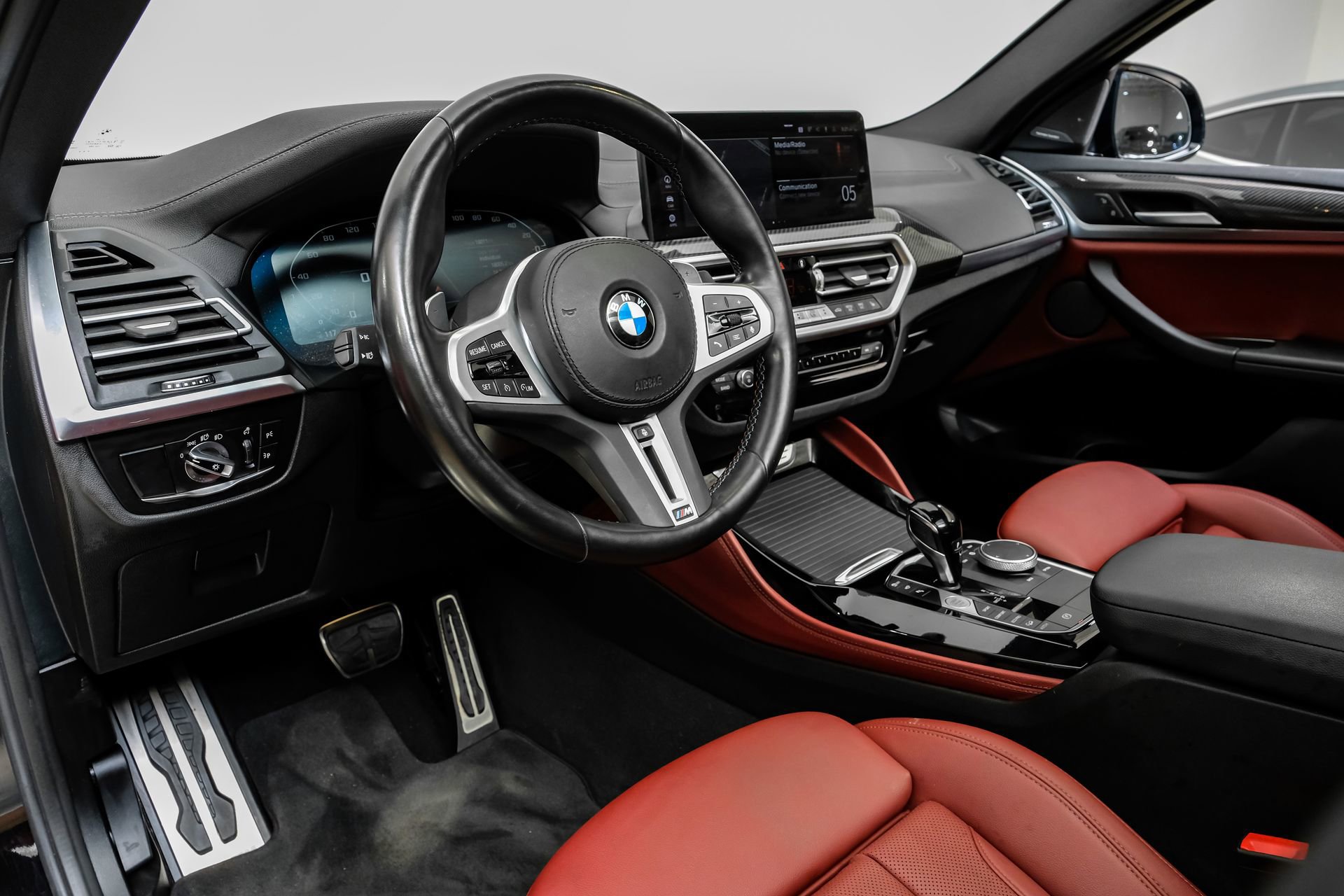 Used 2024 BMW X4 M40i w/ Premium Package image 3